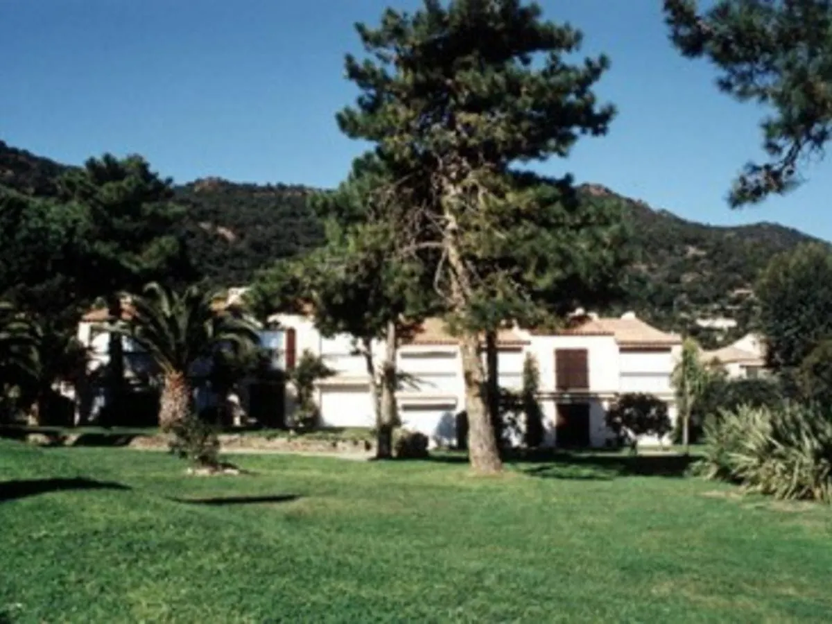 Appartement 2 Pieces Cabine, 6 Couchages, Avec Piscine Et Terrasse Ensoleillee Au Lavandou - Fr-1-251-235 Aigue-Belle Apartment