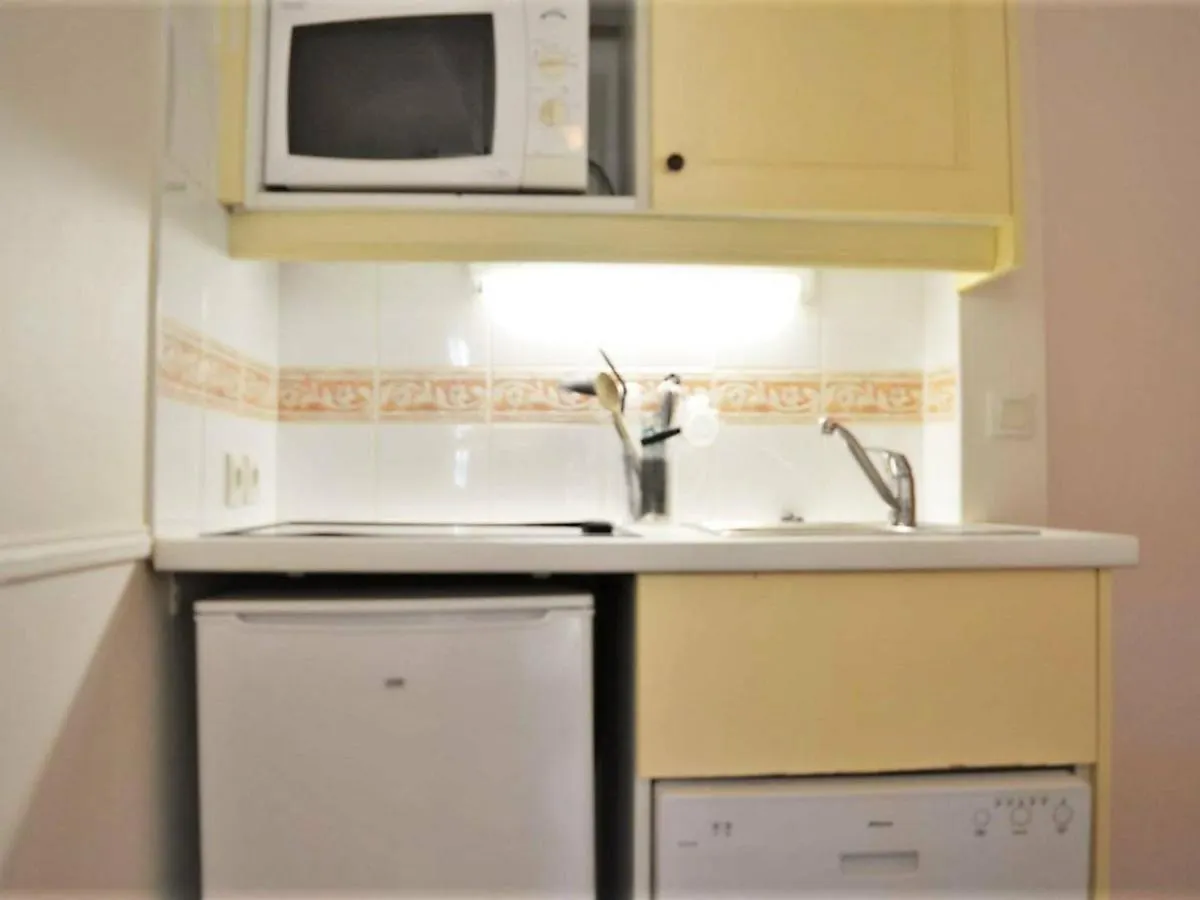 Apartment Appartement 2 Pieces Cabine, 6 Couchages, Avec Piscine Et Terrasse Ensoleillee Au Lavandou - Fr-1-251-235 Aigue-Belle