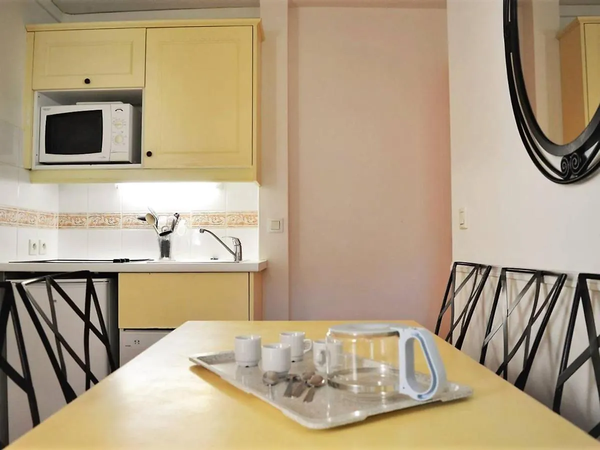 Appartement 2 Pieces Cabine, 6 Couchages, Avec Piscine Et Terrasse Ensoleillee Au Lavandou - Fr-1-251-235 Aigue-Belle France